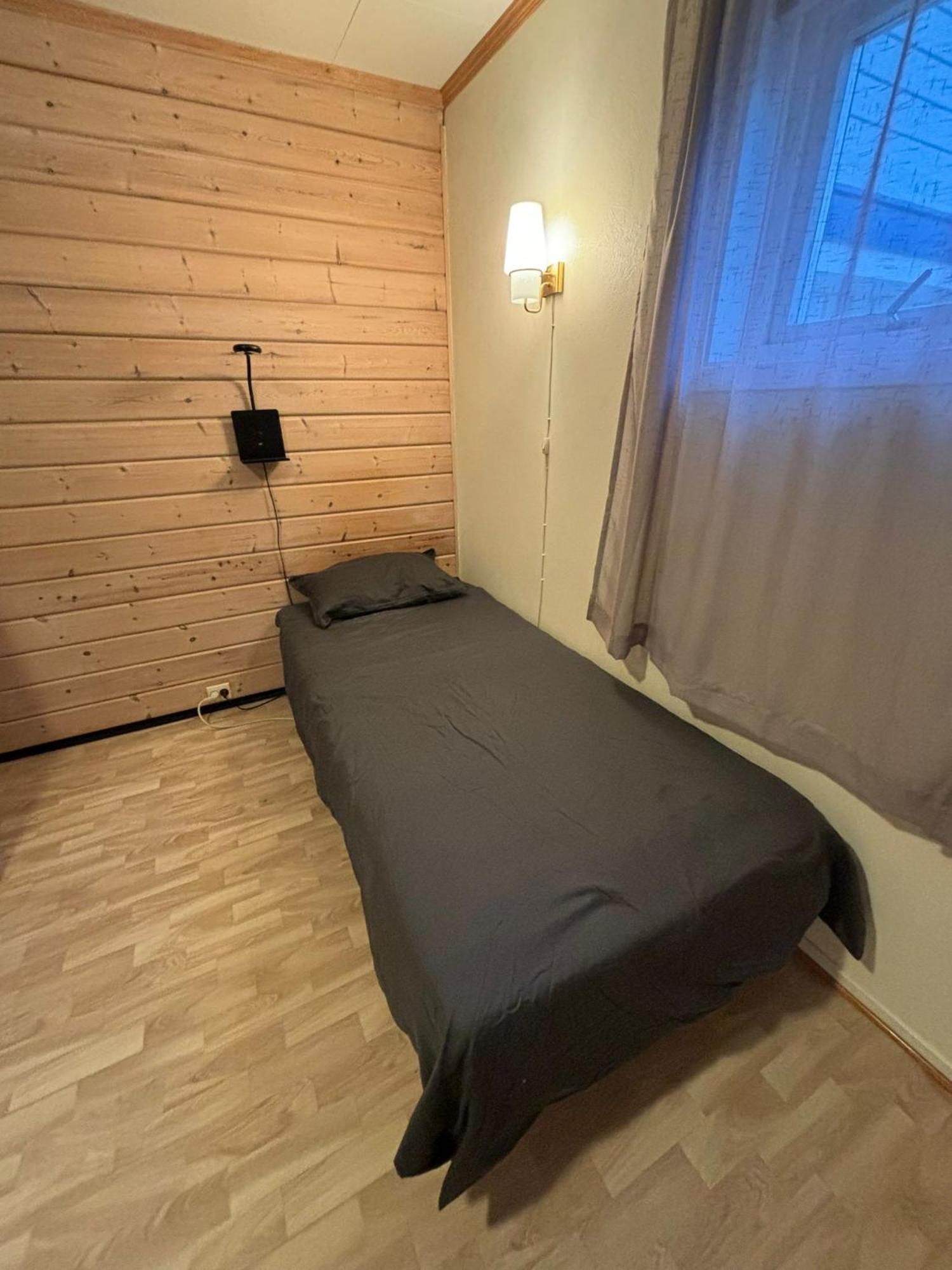 - Privatunterkunft *