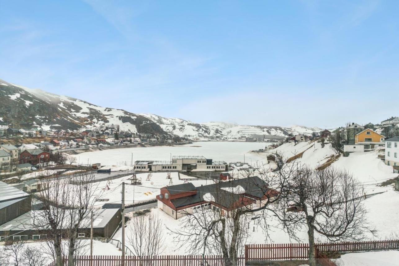 - * Hammerfest