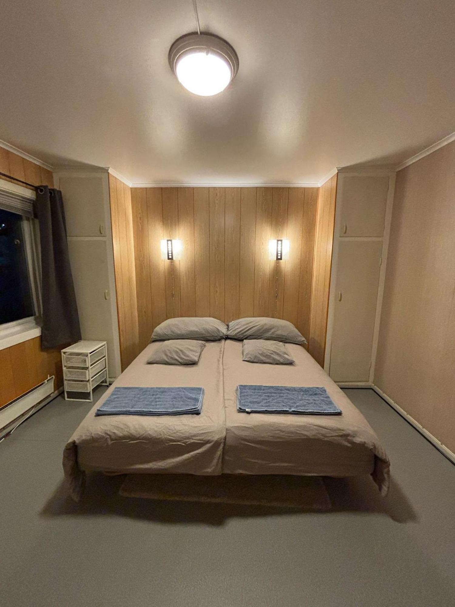 - Privatunterkunft